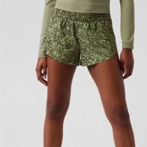 Athleta Hustle 3”  Green Shorts XS